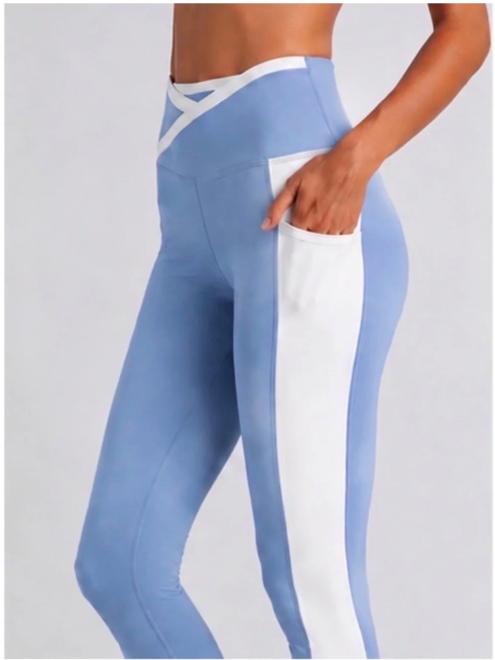NWOT Beyond Yoga Cornflower Blue White Colorblock Leggings Pockets Size M